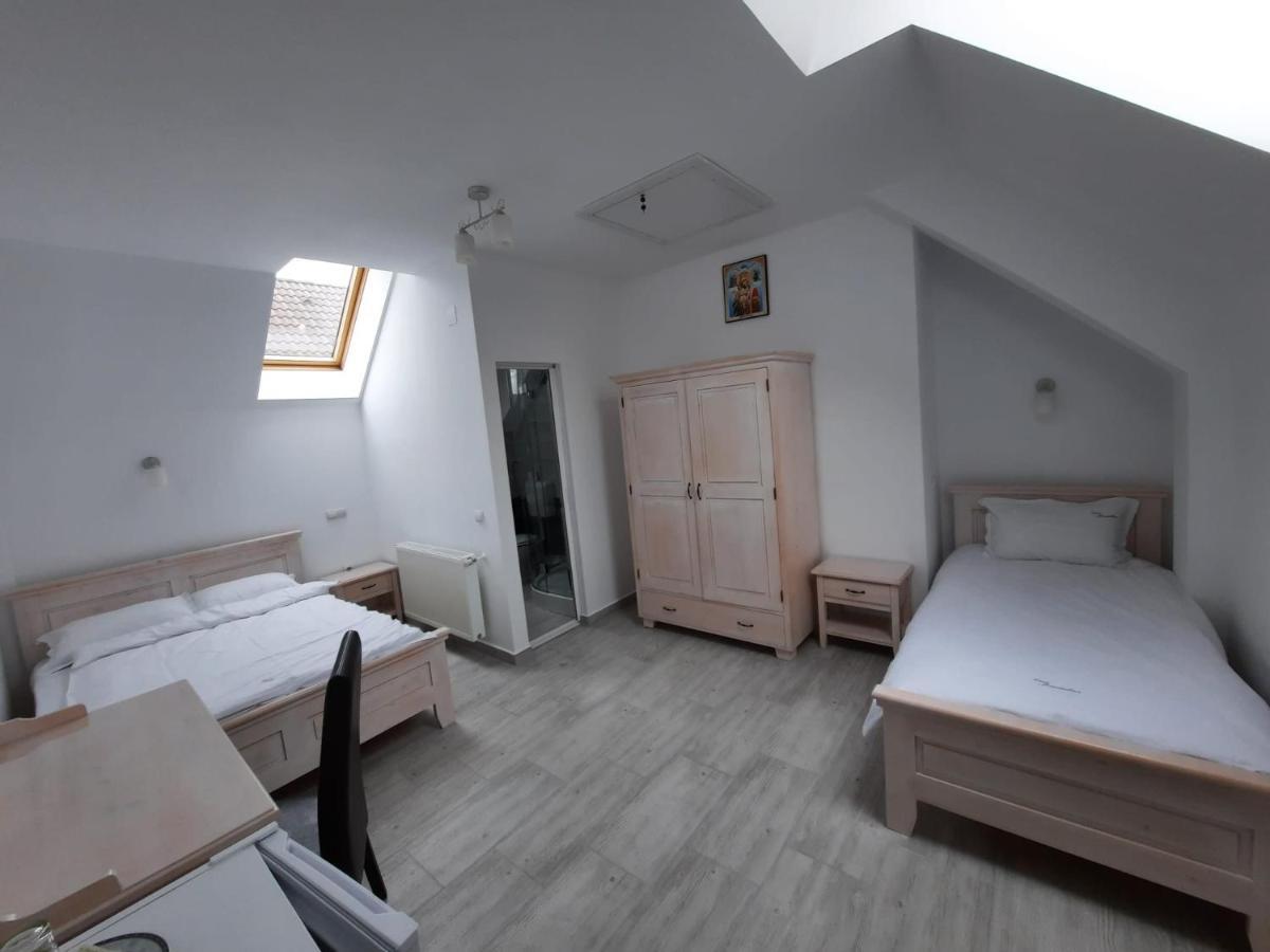 Casa De Oaspeti Maximilian คอดลา ภายนอก รูปภาพ